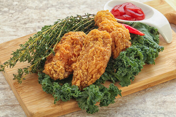 Crispy chicken wings with tomato ketchup