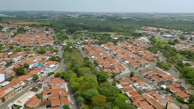 Vista a&eacute;rea da cidade de Paul&iacute;nia, no interior de S&atilde;o Paulo. Brasil. 