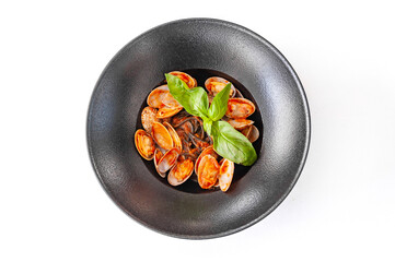 Spaghetti vongole with tomato pasta and basil