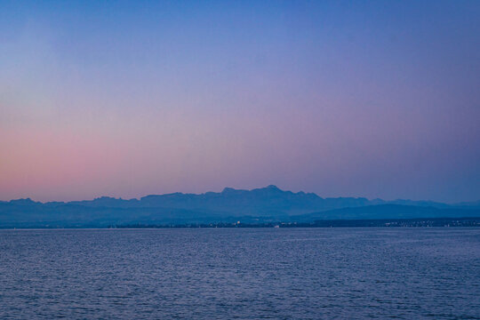 Sonnenaufgang &uuml;ber dem Bodensee