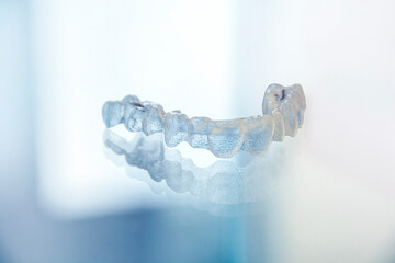 Zahnschiene im 3D-Druck aus Kunststoff hergestellt zur Zahnkorrektur oder als Aufbiss- Schiene vom Dentallabor für den Zahnarzt - Bruxismus	
