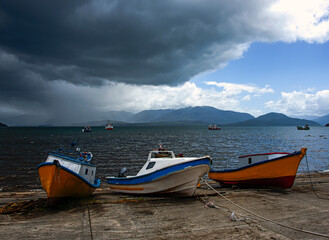 Fototapeta na wymiar Fishing boats on the beach of Puerto Cisnes, Aysén, Chilean Patagonia
