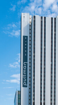 L'h&ocirc;tel Pullman, gratte-ciel de 115 m&egrave;tres de haut dans le quartier de la tour Montparnasse &agrave; Paris, France