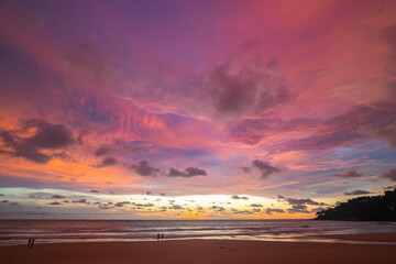 Obraz premium scene romantic pink sky on sunset above the ocean..Sunset with bright red light rays and other atmospheric effects..colorful cloud in bright sky. Sky texture abstract nature background..