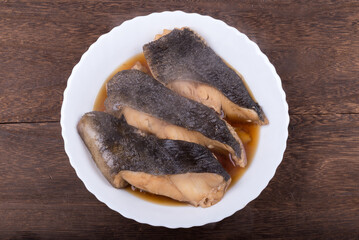 皿に盛ったギンダラの煮付け