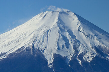 道志山塊の御正体山より　雪化粧した富士山
