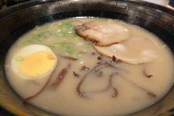 博多　豚骨ラーメン