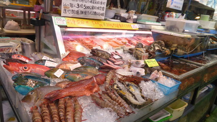 沖縄　牧志公設市場　魚屋