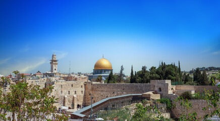 Western Wall and golden Dome of the Rock in Jerusalem - 661822267