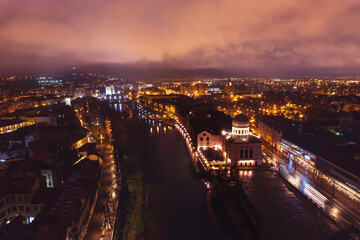 Obraz premium Oradea romania tourism aerial a mesmerizing night skyline of a historic European city's iconic attractions
