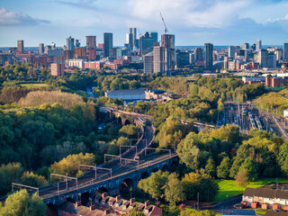 Naklejka premium Manchester skyline taken from a park nearby showing the colours of Autumn. 