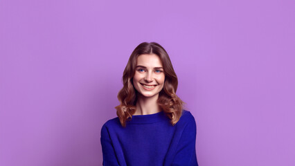 Fototapeta premium Beautiful woman smiling isolated on studio background with copyspace area