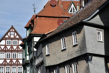 Fototapeta na wymiar Schiefes Haus in der Altstadt von Fritzlar 