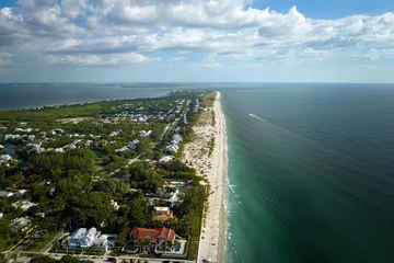 Tafelkleed American waterfront houses in rural US suburbs. View from above of large residential homes in island small town Boca Grande on Gasparilla Island in southwest Florida © bilanol
