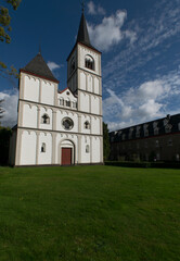 Fototapeta na wymiar Kirche St. Agnes und Kloster in Merten an der Sieg
