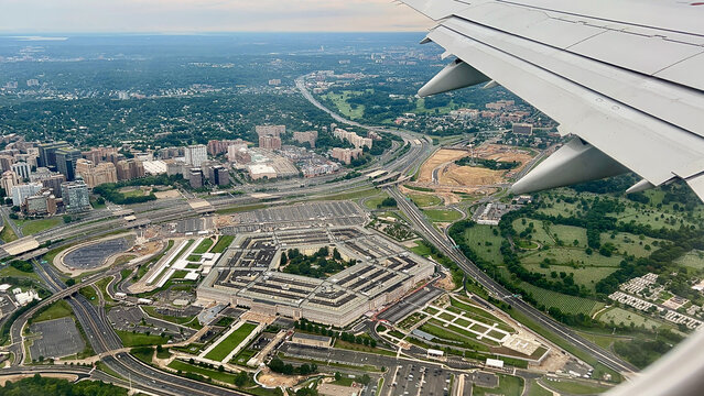 Aerial view of the US Department of Defense and Arlington Cemetery under the wing.
