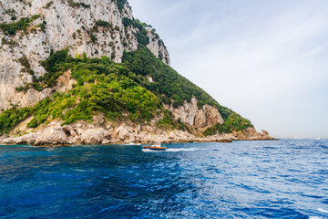 Obraz premium Rugged coastal landscape of Capri island, Italy