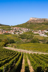 Roche du Vergisson, son village et son vignoble, depuis le sommet le sommet de la Roche du...