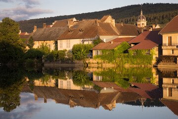 Quingey est une commune française le long de la Loue située dans le département du Doubs, en...