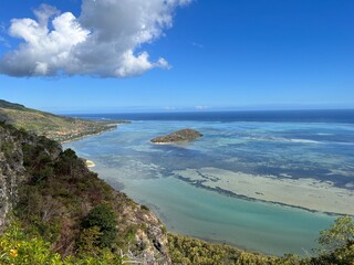 Blue lagoon of Mauritius south side