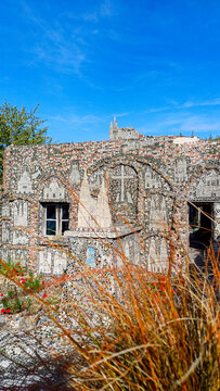 Haus Picassiette in Chartres &ndash; Einzigartiges Naive Kunst Werk mit Mosaikdekorationen