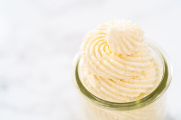 White chocolate ganache frosting