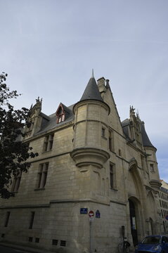 Une des tours de l'H&ocirc;tel des archev&ecirc;ques de Sens a Paris, Paris 4e, 
