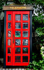【レトロイメージ】赤い公衆電話ボックス