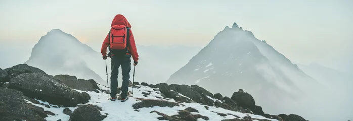 Foto op Plexiglas A tourist stands on the peak of a mountain, a man conquering the peak. Generative AI. © Nadejda