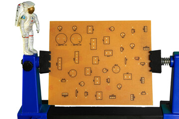 astronauta y circuito electrónico © 👑EDUARDO👑
