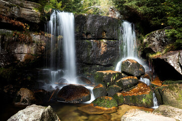 Fototapeta na wymiar Autumn view of a beautiful waterfall in the mountains