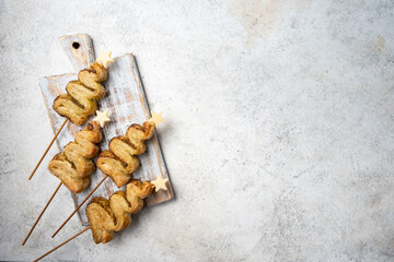 Pesto puff pastry appetizer, Christmas tree