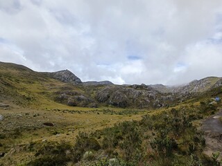 Hermosos paisajes de montañas en el paramo
