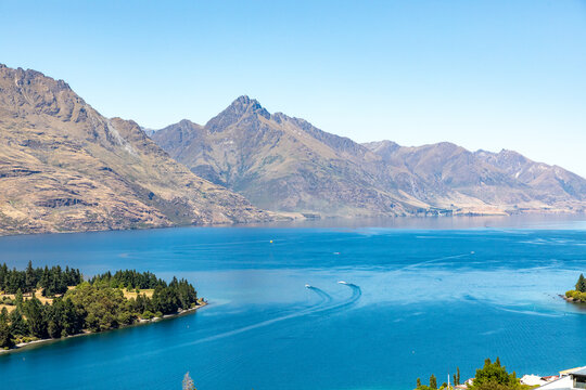 Lake Wakatipu in New Zealand Queenstown