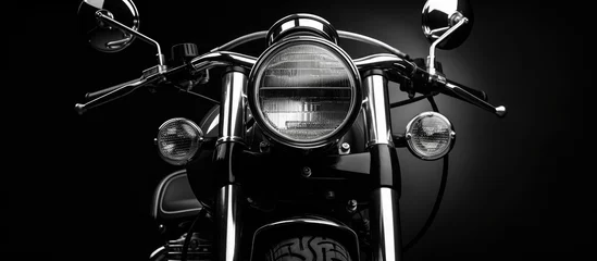 Crédence de cuisine en verre imprimé Moto Old style motorcycle with prominent headlight emphasizing black and white hues With copyspace for text