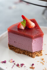 cheesecake with strawberries