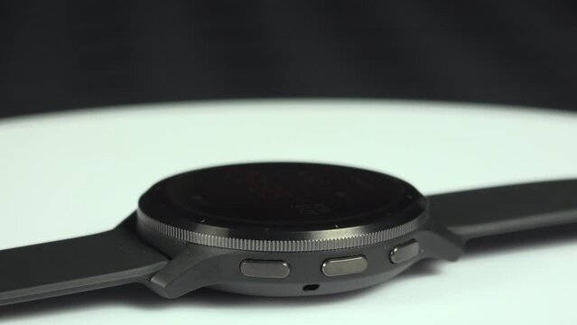 Close up view of the Garmin Venu 3 on a rotating table