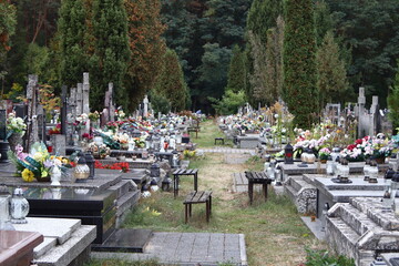 Cmentarz jesienią pod koniec października - obrazy, fototapety, plakaty