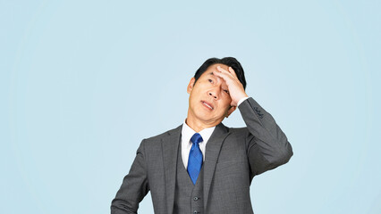 失敗して落ち込む中年ビジネスマン