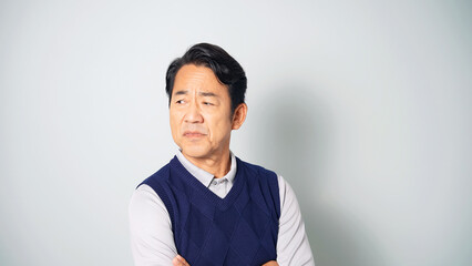 イライラするミドル男性