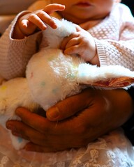 hande weich spielzeug licht weiss schlafen kindheit  familie teddi liebe