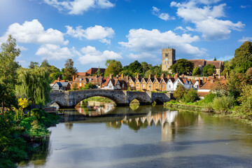 Panoramic view of Aylesford village in Kent, England with medieval bridge over the river Medway and church - obrazy, fototapety, plakaty