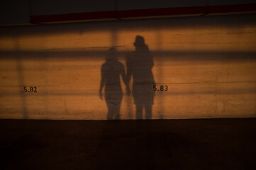 silhouettes of couple walking in the city