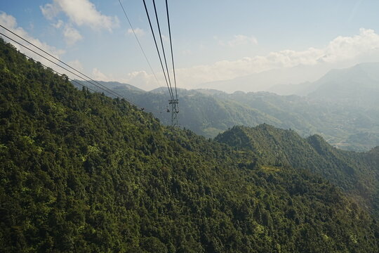 Fansipan Cable Car and Mountains in Sapa, Vietnam - ベトナム サパ ファンシーパン ケーブルカー