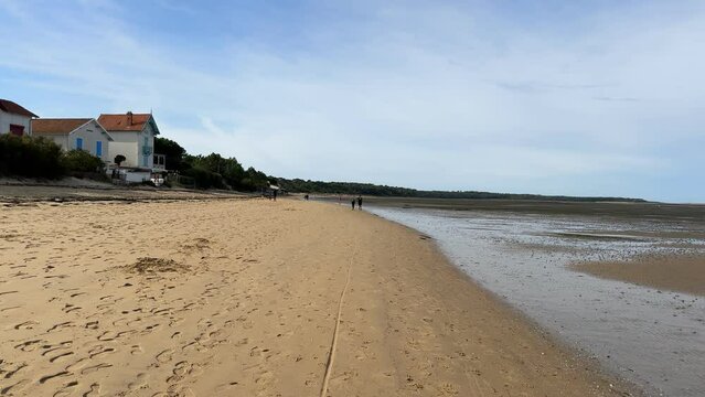 Footing sur la place - Ronce les bains
