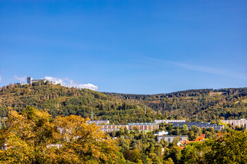 Obraz premium Herbstliche Fahrradrunde auf den Höhenweg des Thüringer Waldes über Oberhof und Suhl - Thüringen - Deutschland