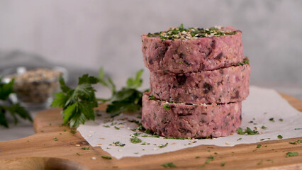 Raw veggie burger with beetroot and white beans
