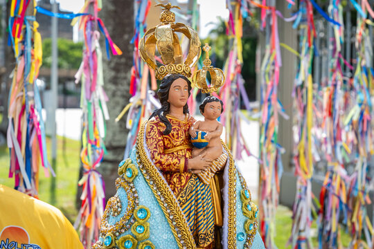 statue of the virgin mary