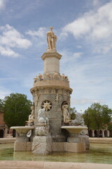 Fototapeta na wymiar Fuente en la Plaza de Mariblanca, Aranjuez, Madrid, España