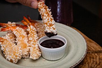 shrimp breaded in tapioca and açaí sauce